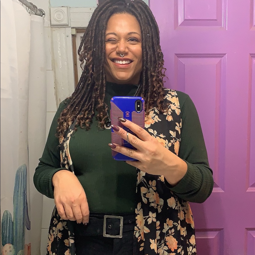 Meet your Posher, Rae - Picture 2 of 8